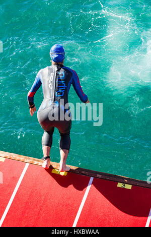 Triathleten zu Beginn der internationalen triathlon Stockfoto