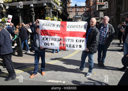 Marsch für England gegen Protest gegen Unite for Europe (anti-Austritt) marschieren zum Parlament, wenige Tage vor Art. 50 ausgelöst werden soll. Und 3 da Stockfoto