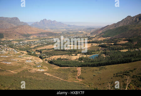 Ein erhöhter Blick zeigt das Franschhoek-Tal, im Western Cape Wein produzierenden Bereich von Südafrika 11. März 2017. © John Voos Stockfoto