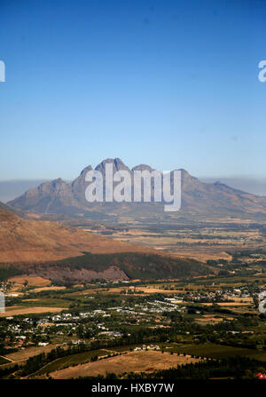 Ein erhöhter Blick zeigt das Franschhoek-Tal, im Western Cape Wein produzierenden Bereich von Südafrika 11. März 2017. © John Voos Stockfoto