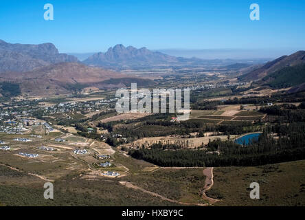 Ein erhöhter Blick zeigt das Franschhoek-Tal, im Western Cape Wein produzierenden Bereich von Südafrika 11. März 2017. © John Voos Stockfoto