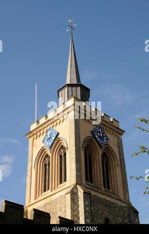 St. Marys Church, Baldock, Hertfordshire, ist beschrieben worden, als die zweitgrößte mittelalterliche Pfarrkirche in Hertfordshire, es ist ein Spiegelbild der w Stockfoto