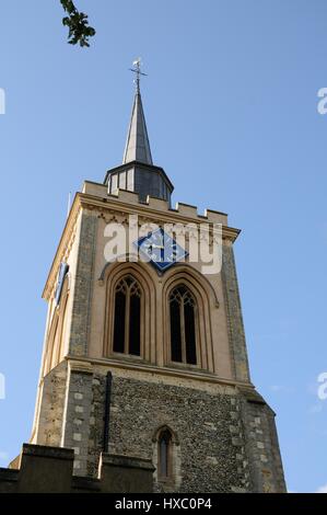 St. Marys Church, Baldock, Hertfordshire, ist beschrieben worden, als die zweitgrößte mittelalterliche Pfarrkirche in Hertfordshire, es ist ein Spiegelbild der w Stockfoto