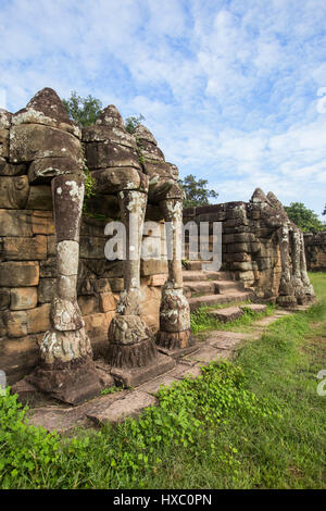 Die Terrasse der Elefanten ist Teil der ummauerten Stadt Angkor Thom, die Terrasse ist für die Schnitzereien von Elefanten auf der Ostwand benannt. Die Te Stockfoto