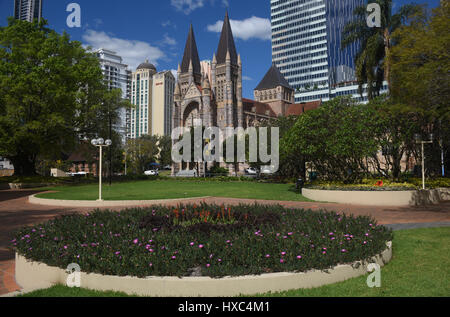 Brisbane, Australien: St Johns anglikanische Kathedrale mit Blick auf Domplatz. Stockfoto