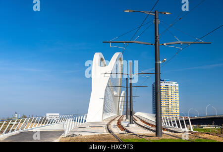 Neue Straßenbahn Linie Straßburg - Kehl verbindet, Frankreich und Deutschland. Stockfoto