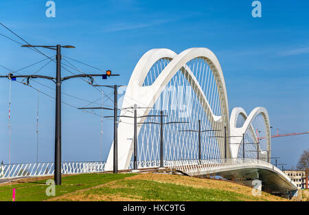 Neue Straßenbahn Linie Straßburg - Kehl verbindet, Frankreich und Deutschland. Stockfoto