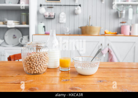 leckere und gesunde Cornflakes Ball, mit frischem Maissamen gemacht. Stockfoto