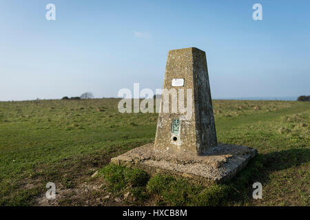 Ordnance Survey Trig Punkt auf Butser Hill, Queen Elizabeth Country Park, Hampshire, England, Vereinigtes Königreich Stockfoto