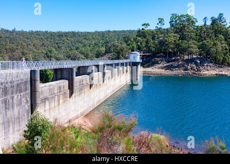 Dam Mundaring Weir Reservoir Bereich, Western Australia, in der Nähe von Perth. Stockfoto