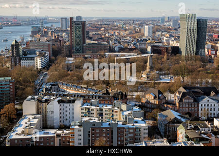 Hamburg (Deutschland) - Antenne urban Skyline vom Turm der St.-Michaelis-Kirche im Stadtteil Neustadt in Hamburg Stockfoto