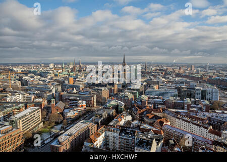 Hamburg (Deutschland) - Antenne urban Skyline vom Turm der St.-Michaelis-Kirche im Stadtteil Neustadt in Hamburg Stockfoto