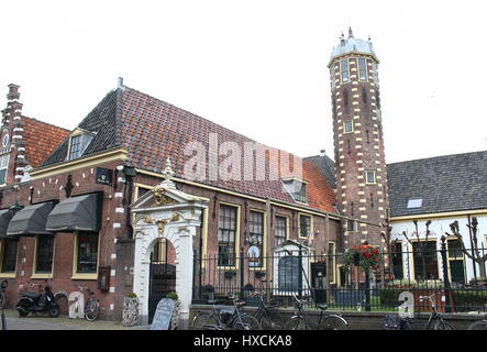 Hof van Sonoy, 16. Jahrhundert Innenhof mit Armenhäuser in der Innenstadt von Alkmaar, Niederlande. Jetzt ein Restaurant, "Heeren van Sonoy" Stockfoto