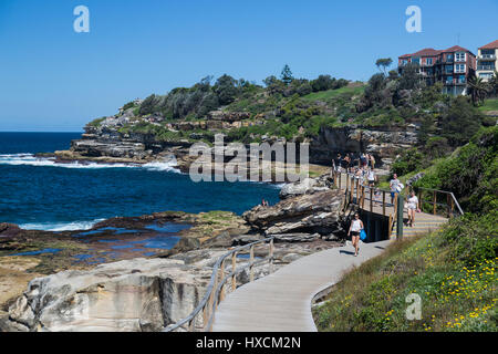 Ein wunderschöner Herbsttag mit Blick auf den Beginn der Bondi nach Bronte gehen, Sydney, Australien. Stockfoto