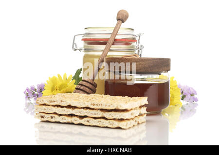 Gläser mit Zwieback und Honig Löffel, Knäckebrot mit Gläser Honig und Honig-Löffel Honig |, Honiggl‰ser Mit Kn‰ckebrot Und Honiglˆffel | Knäckebrot Stockfoto