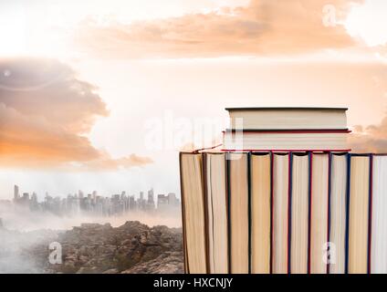 Digital Composite Bücher gestapelt von entfernten Stadt und Wolken Stockfoto