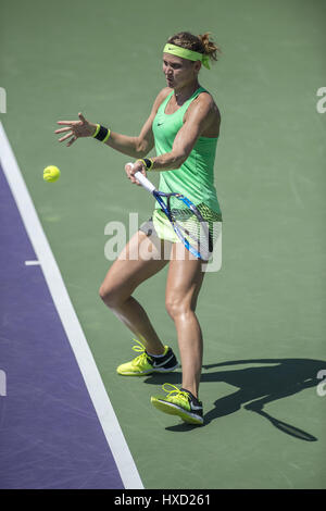 Miami, Florida, USA. 27. März 2017. Lucie Safarova (CZE) in Aktion hier besiegt Dominika Cibulkova (SVK) 76(5) 61 an der 2017 Miami Open in Key Biscayne, FL. Credit: Andrew Patron/ZUMA Draht/Alamy Live News Stockfoto