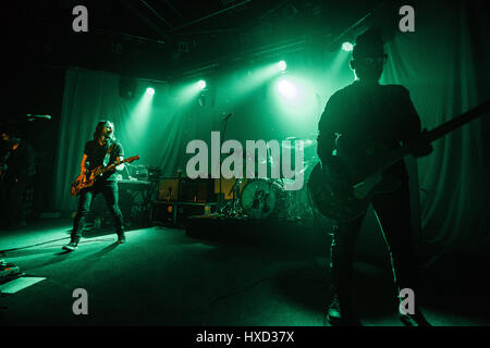 Cambridge, UK. 27. März 2017. Feeder tritt an der Cambridge-Kreuzung ihr Album alle Bright elektrische Unterstützung. © Richard Etteridge / Alamy Live News Stockfoto