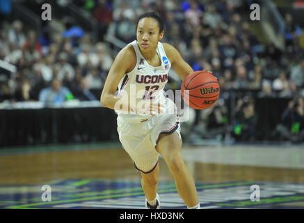 Bridgeport, CT, USA. 27. März 2017. Saniya Chong (12) der Uconn Huskies treibt in den Korb während der NCAA Regional Finals gegen die Oregon Ducks im Webster Bank Arena in Bridgeport, CT. Gregory Vasil/CSM/Alamy Live News Stockfoto