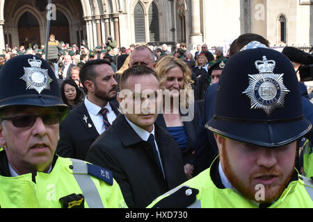 Royal Courts of Justice, London, UK. 28. März 2017. Claire Blackman. Marine A, Sergeant Alexander Blackman, 42 ist innerhalb von Wochen freigegeben werden. Bildnachweis: Matthew Chattle/Alamy Live-Nachrichten Stockfoto