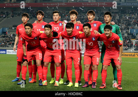 Seoul, Südkorea. 28. März 2017. Ab Spieler von Südkorea übernehmen 28. März 2017 Gruppenfoto vor dem FIFA World Cup Asia-Qualifikation-Spiel zwischen Südkorea und Syrien im WM-Stadion in Seoul, Südkorea. Syrien mit 0: 1 verloren. Bildnachweis: Lee sang-ho/Xinhua/Alamy Live-Nachrichten Stockfoto