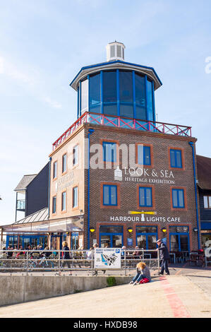 Blick und Meer-Zentrum mit Harbour Lights Café Littlehampton West Sussex UK Stockfoto