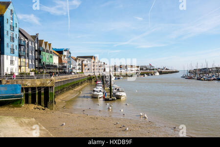 Blick auf den Fluss Arun Hafen von Littlehampton West Sussex UK Stockfoto