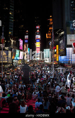 Menschenmassen in Times Square in New York Stockfoto