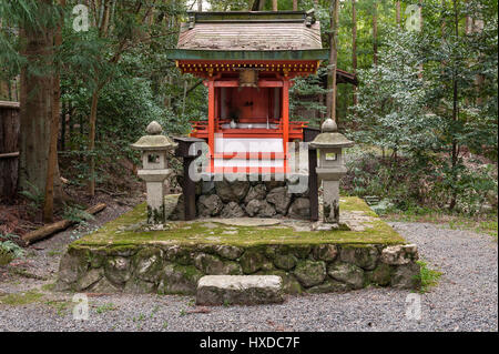 Kyoto, Japan. Ein Schrein auf dem Gelände des Shoden-Ji, ein Zen-buddhistischen Tempel am Rande der Stadt Stockfoto