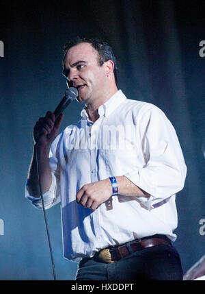 Sänger Samuel Herring von der amerikanischen Band Future Islands führt in der O2 Academy im Rahmen des BBC Radio 6 Music Festival - Tag eins am 24. März 2017 in Glasgow, Großbritannien Stockfoto