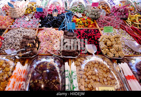 Bunten Süßigkeiten auf der Straße Markt in Stoke-on-Trent, Staffordshire, Vereinigtes Königreich. Stockfoto