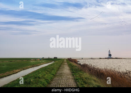 Pferd von Marken ist eine berühmte niederländische Leuchtturm am Ijsselmeer im Dorf namens Marken. Stockfoto