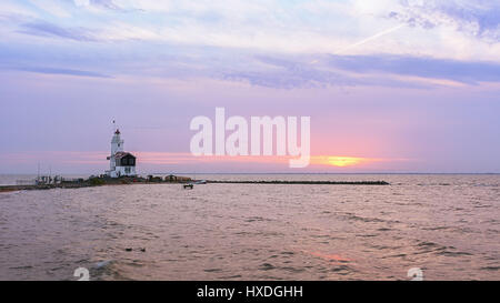 Pferd von Marken ist eine berühmte niederländische Leuchtturm am Ijsselmeer im Dorf namens Marken. Stockfoto