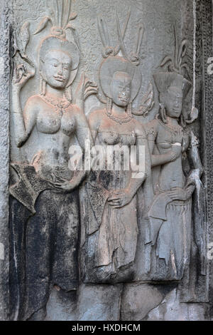 Relief Skulptur von drei Apsaras, Angkor Wat, Siem Reap, Kambodscha Stockfoto