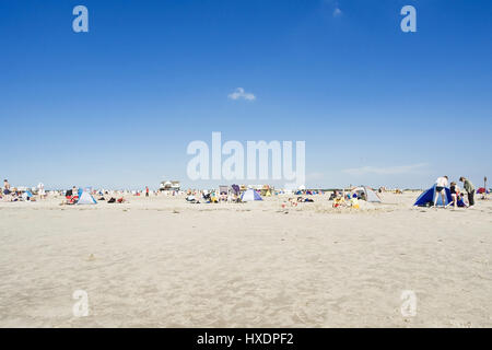 Touristen auf den Strand von Saint Peter-Ording, Touristen bin Strand von St. Peter-Ording Stockfoto