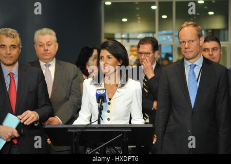 New York, USA. 27. März 2017. Presse-Begegnung von uns ständiger Vertreter bei den Vereinten Nationen, Frau Nikki Haley. Bildnachweis: Luiz Roberto Lima/Pacific Press/Alamy Live-Nachrichten Stockfoto