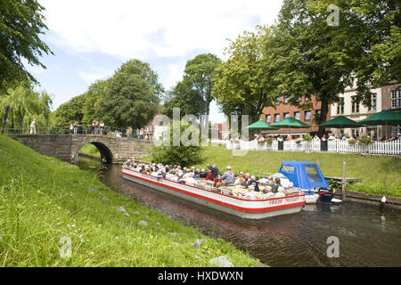 Kanal-Reise in Friedrichs Stadt, Kanalfahrt in Friedrichs Stadt |, Grachtenfahrt in Friedrichstadt | Grachtenfahrt in Friedrichstadt | Stockfoto