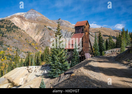 Das verlassene Yankee Mädchen Silbermine in der Bergbauregion Red Mountain, Colorado. Stockfoto