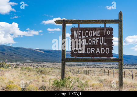 Herzlich Willkommen Sie in der bunten Colorado Zeichen entlang der Colorado und Utah Grenze. Stockfoto