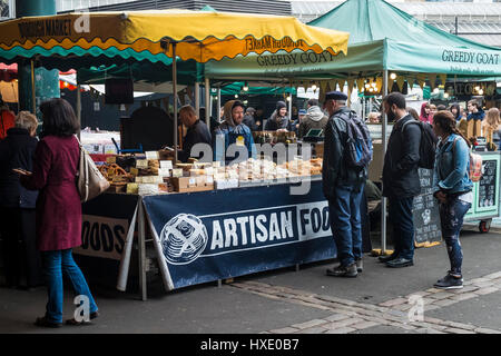 Borough Markt Display Artisan Food Shopper Stall Kunden Stockfoto