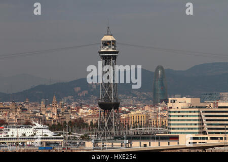 Turm von Seilbahn und Stadt. Barcelona, Spanien Stockfoto