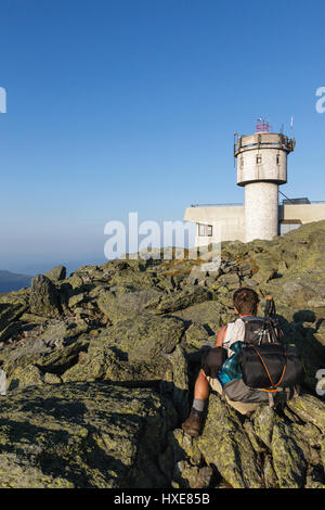 Appalachian Trail - nähert sich ein Wanderer den Gipfel des Mount Washington in den White Mountains, New Hampshire, USA. Stockfoto