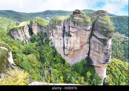 die riesigen Felsen von Meteora Kalabaka Griechenland Stockfoto