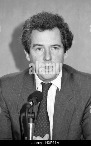 Rt Hon. William Waldegrave, Staatssekretär für Gesundheit und der konservativen Partei Parlamentsmitglied für Bristol West besucht eine Party-Pressekonferenz in London, England am 28. Februar 1992. Stockfoto