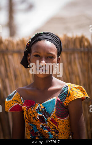 Junge Schönheit aus einem Fulani-Dorf im Senegal Stockfoto