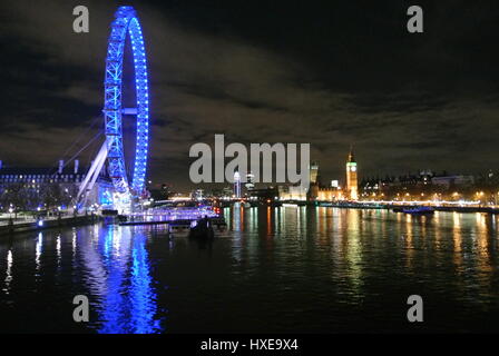 London Eye bei Nacht Stockfoto