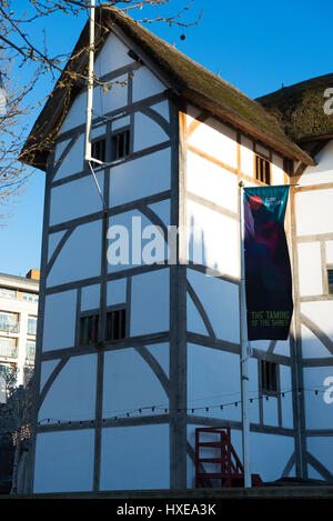 Die Rekonstruktion von Shakespeares Globe Theatre an der South Bank in Southwark, London, UK Stockfoto