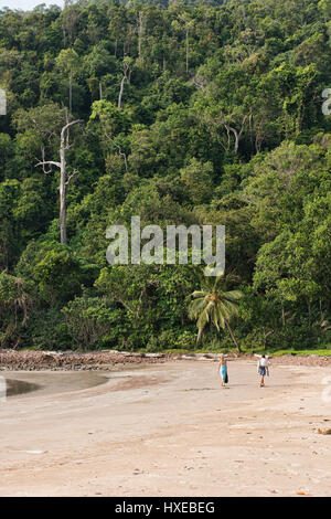 Einsamkeit am unberührten Strand Ao Son, Ko Tarutao Insel, Thailand Stockfoto