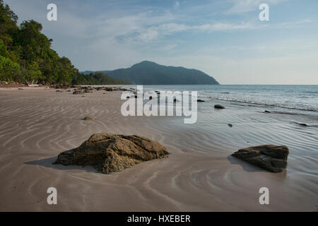 Einsamkeit am unberührten Strand Ao Son, Ko Tarutao Insel, Thailand Stockfoto