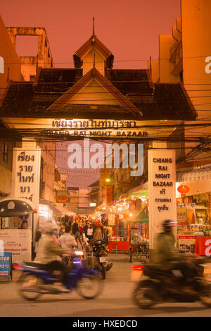 der Basar oder Nacht Nachtmarkt in der Stadt Chiang Rai im Norden Thailands. Stockfoto